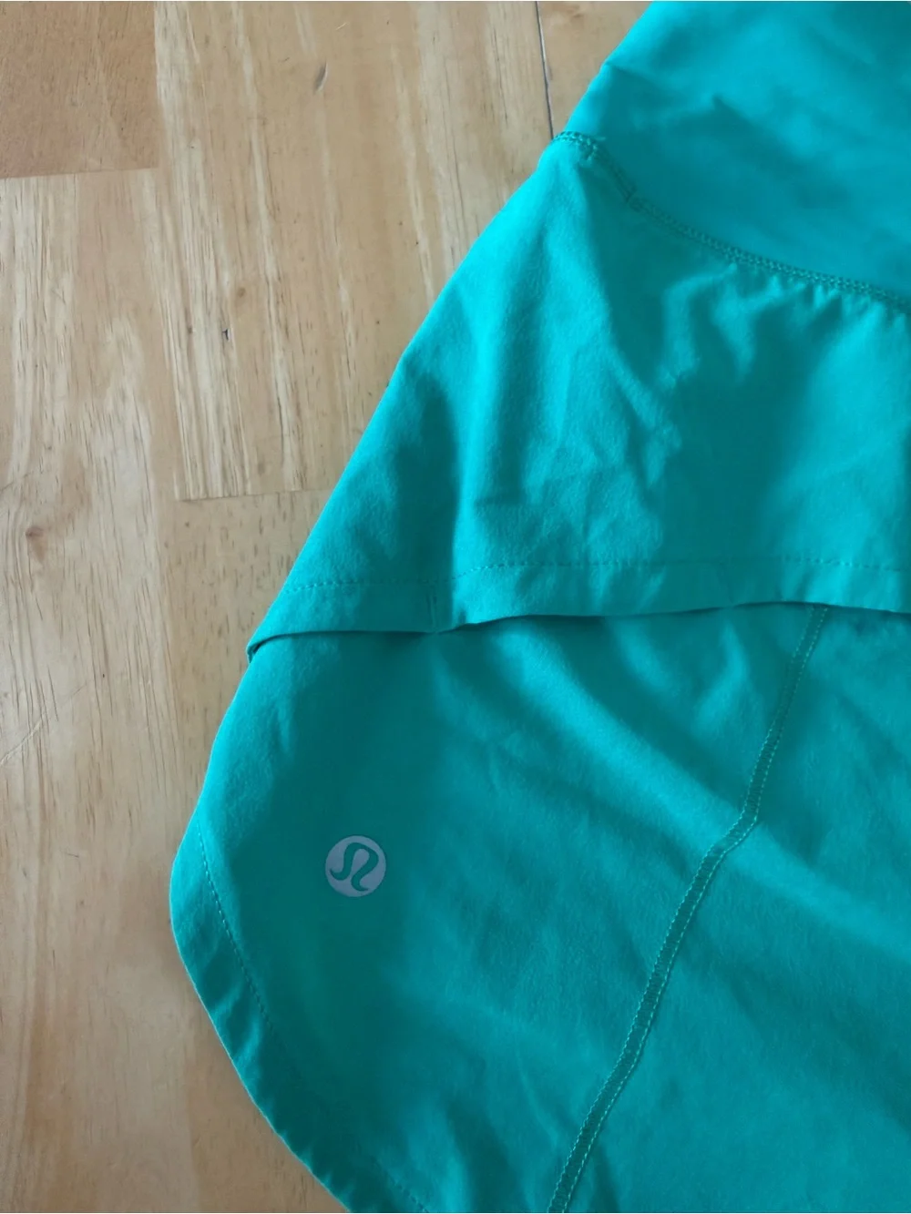 lululemon women’s size 4 green speed up shorts